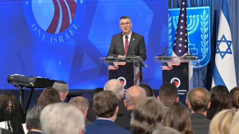 "סאנצ'ס ושריו מנרמלים אלימות פוליטית"