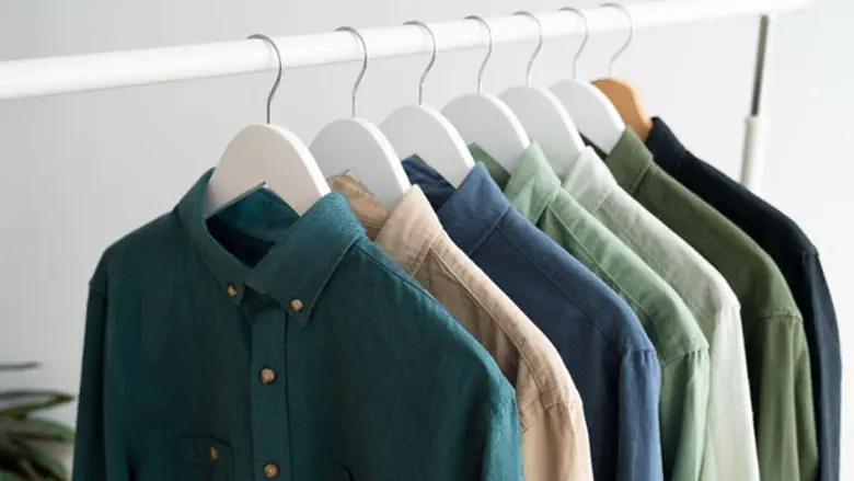 Best 7 Custom Clothing Manufacturers with Low MOQ Options