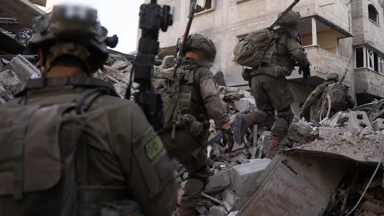 Combat soldiers’ parents: ‘Loudspeakers risk our children’s lives’