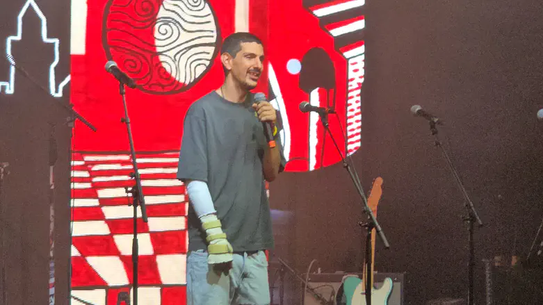 אור לוי, ששוחרר מהשבי, מפרסם פוסט קשה נגד מתאם השבויים גל הירש: „הפקרתם אותנו”