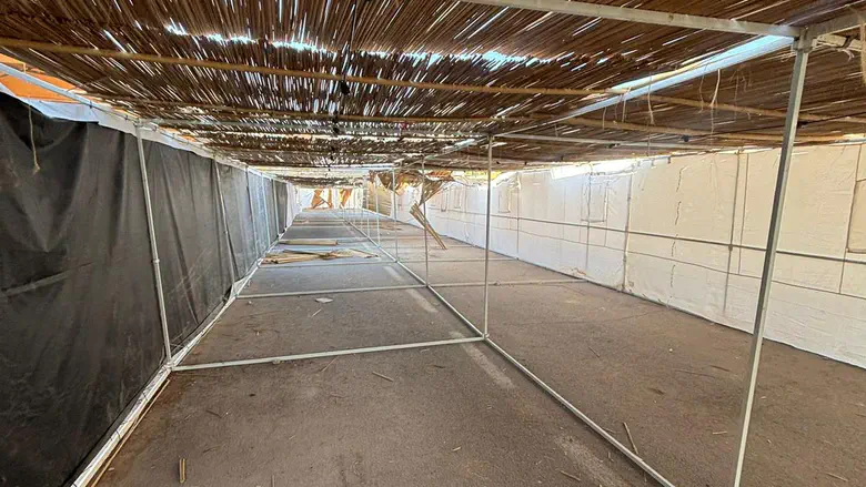 Watch: More than 500 seats in the largest IDF sukkah
