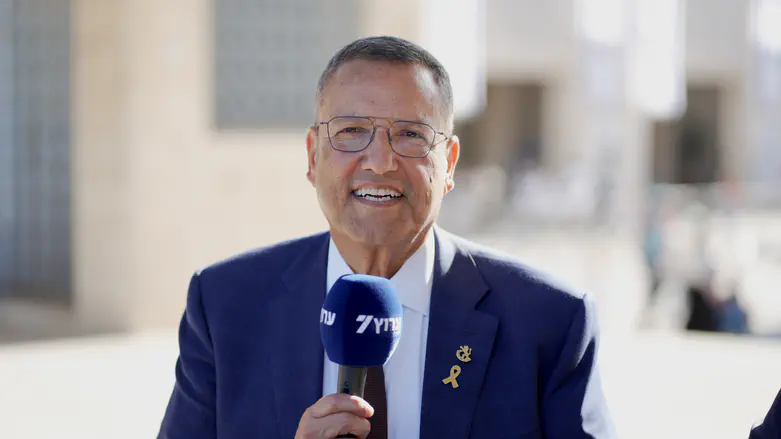 צילום: יוחאי חלימי פורעים ניפצו את שמשת רכבו של ראש העיר