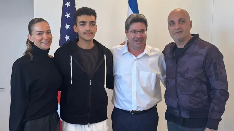 הקונסול אקוניס אירח את עידן אלכסנדר