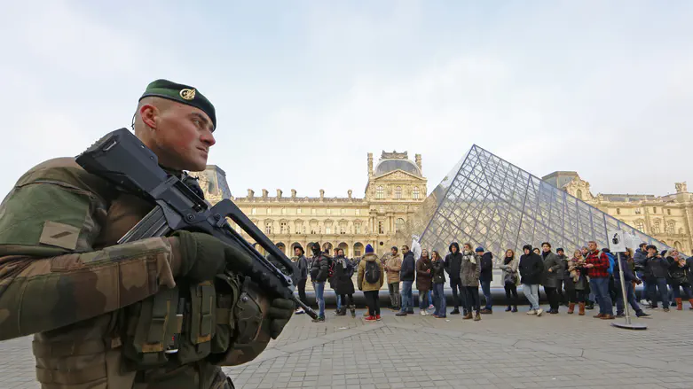 רוצים לבקר בלובר? תשלמו יותר