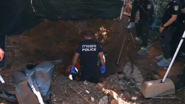 Israel Police Police discover body of Holocaust survivor buried in Karmiel yard