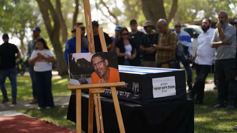 Murdered hostage Ronen Engel laid to rest