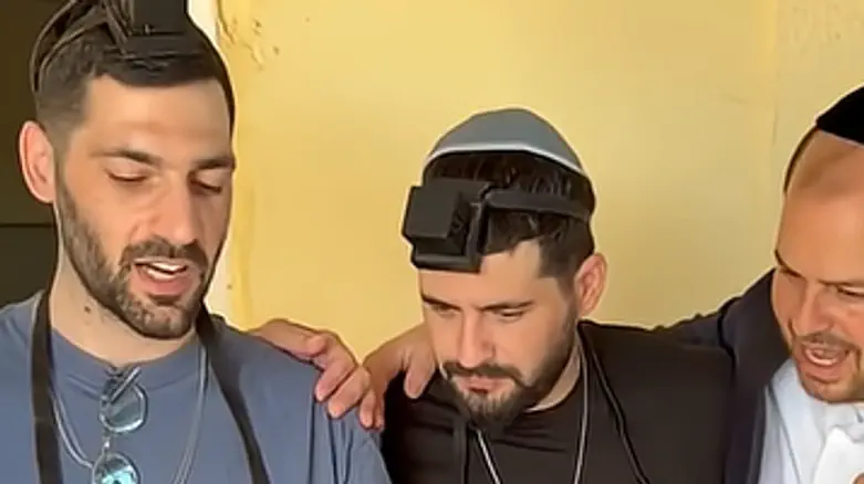 Twins who survived Hamas captivity put on tefillin