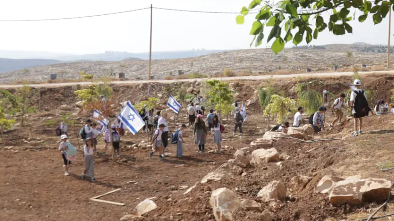 התלמידים ביישוב אדם צעדו לזכר הנופלים