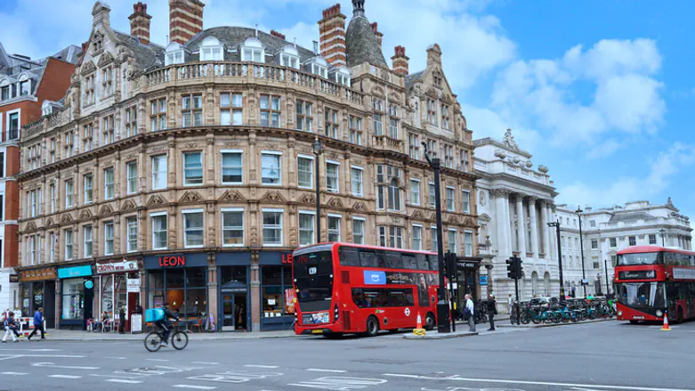 لندن: اعتقال فتى طعن تلميذين في مدرسة ثانوية