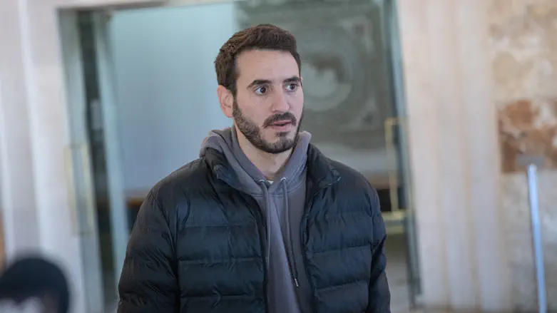 יונתן שמריז יוצא להגנת הרב גרנות