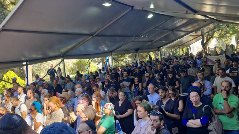 courtesy of family Master Sergeant (Res.) Efi Feldbaum laid to rest