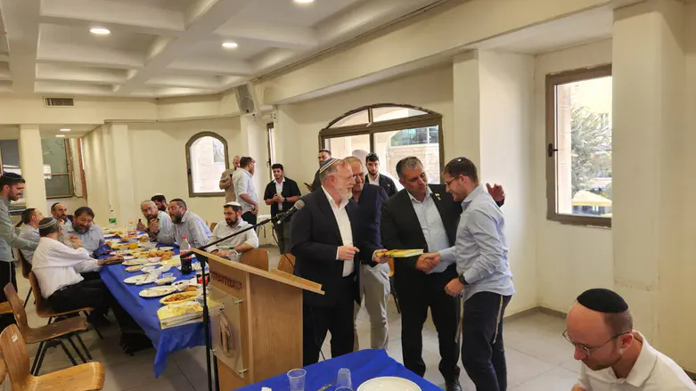 25 עולים חדשים חגגו בישיבת הכותל