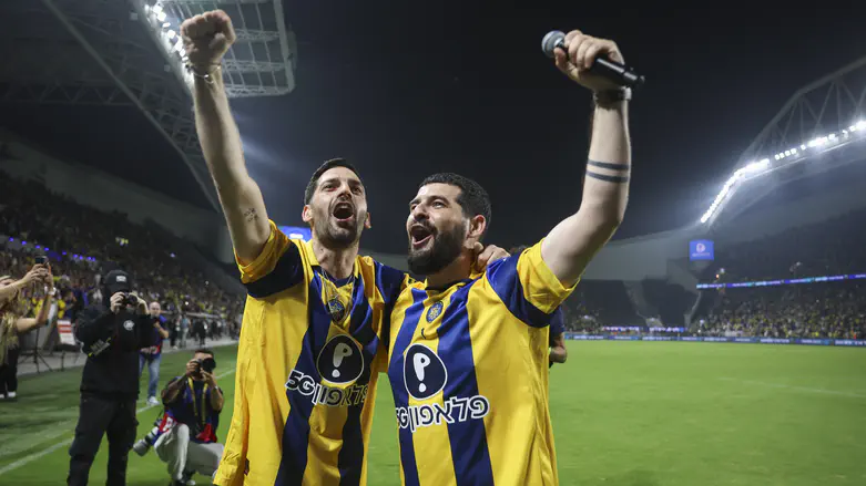 Watch: Released hostages return to their favorite football stadium