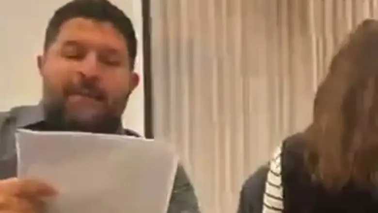 דוברות Альмог Коэн ворвался к лектору, выступившему против ЦАХАЛ