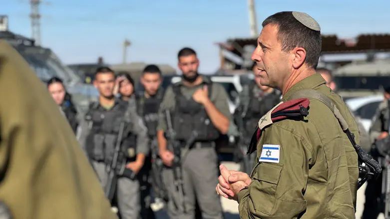 האלוף בלוט עוצר את כניסת הפועלים ליישובים