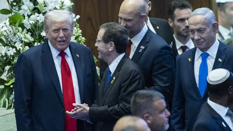 צילום: Yonatan Sindel/Flash90 الرئيس هرتسوغ يتلقى طلب عفو لنتنياهو من ترامب
