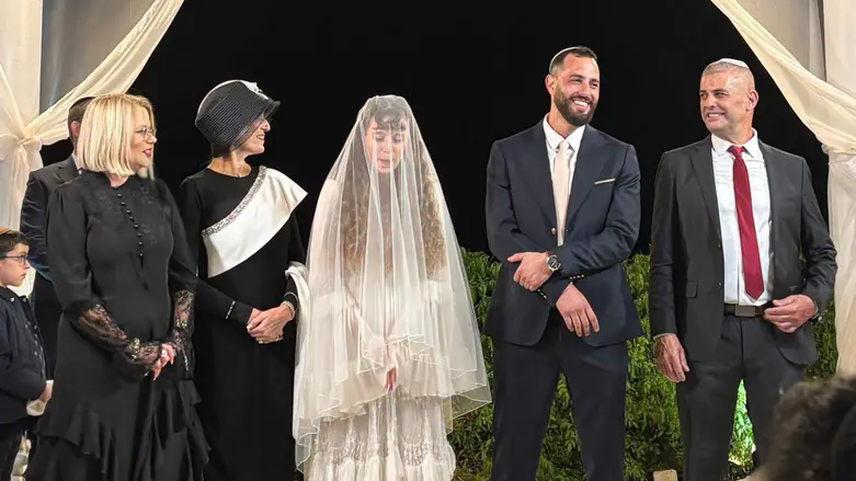 החתן ניגן לכלה - בתה של הרבנית ימימה