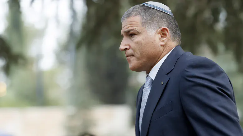 המשטרה: אחיו של ראש השב”כ נחשד בהברחת סיגריות בלבד