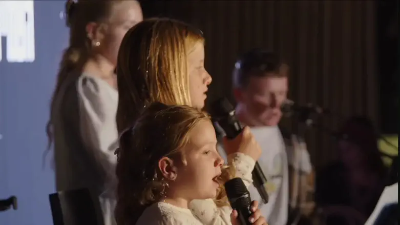 שנתיים לנפילתו | ילדיו של יוסי הרשקוביץ ז”ל שרו: ילד ואבא ואמא