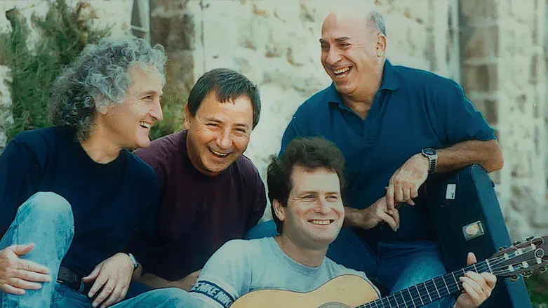 הנער הנצחי חוגג 90