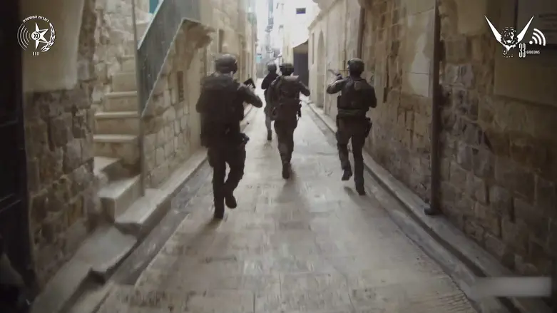 Поимка разыскиваемого террориста на рынке в Шхеме