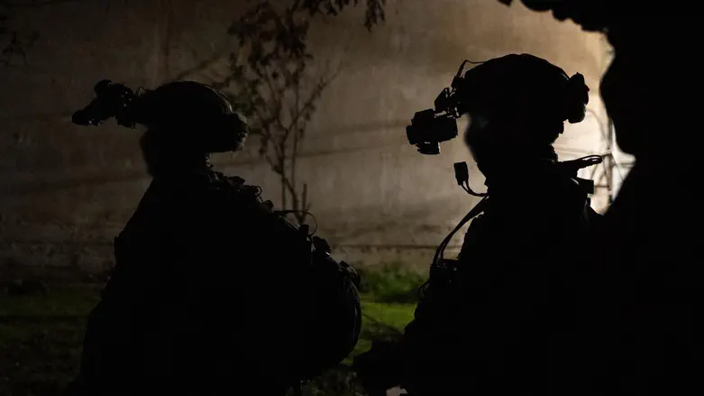 IDF hunts suspected infiltrators near community fence