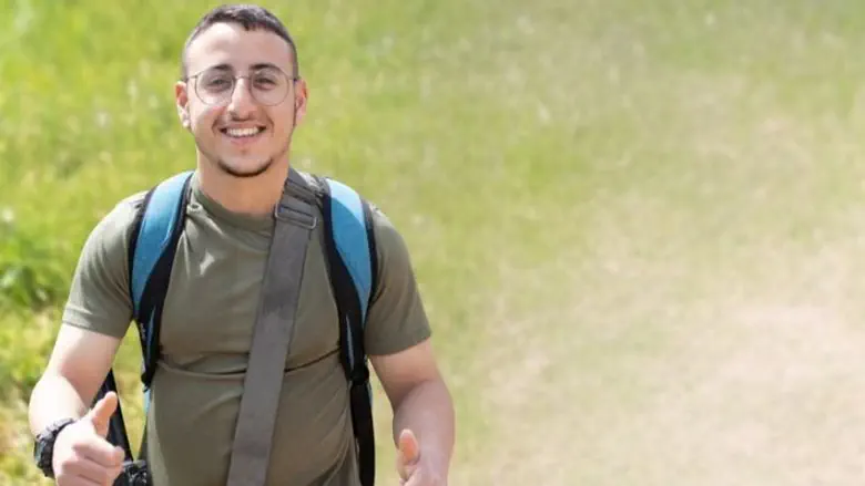 נלחם על הארץ ונפל, אימו נלחמת על הבית