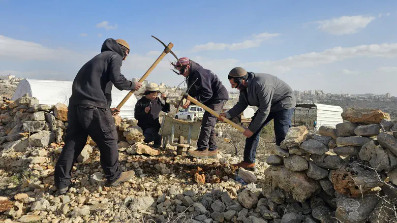 Courtesy 'Israeli farms are blessed endeavors, but violence is forbidden'