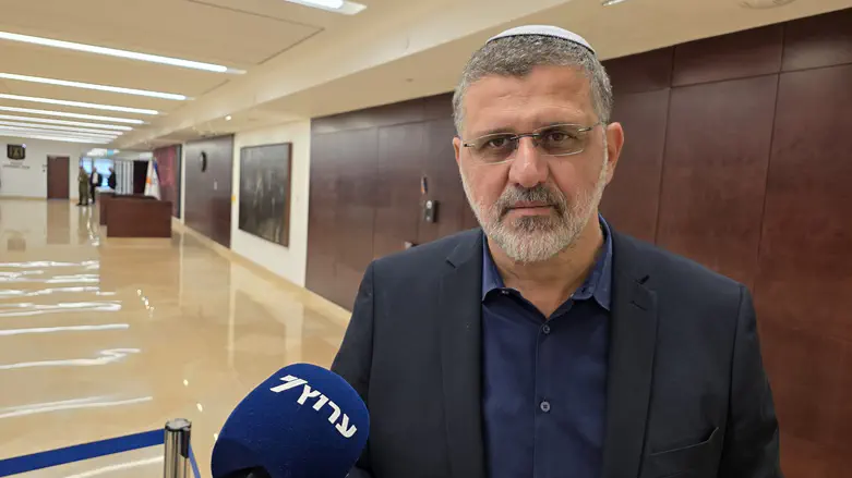 הקרב על חוק בנט: מה עוצר אותו?