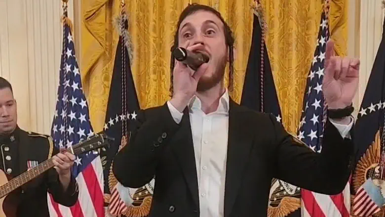 Hasidic singer studies Gemara at White House before performing for Trump