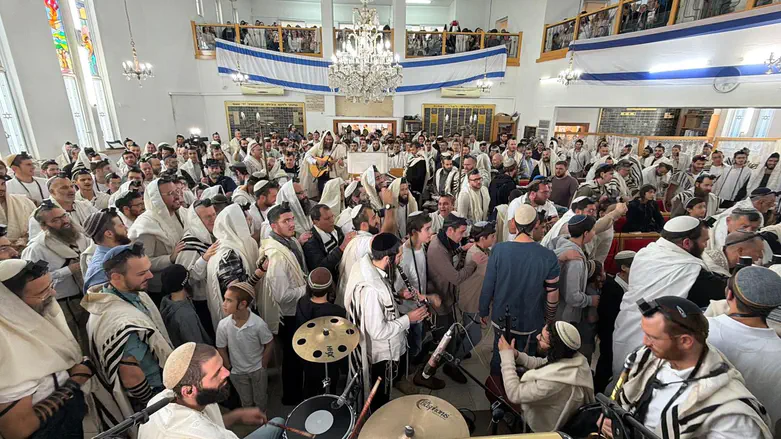 Ханукальная молитва и «Халель» с раввином Шмуэлем Элияху