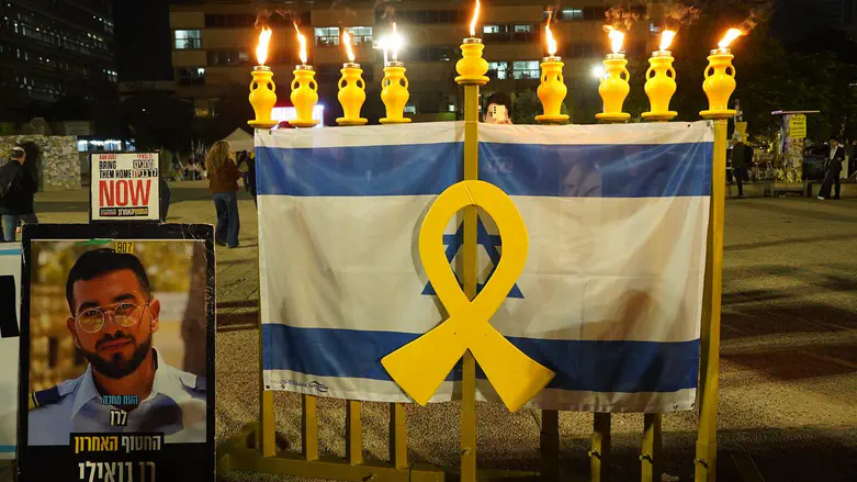 Crowds light eighth Hanukkah candle at Hostages Square