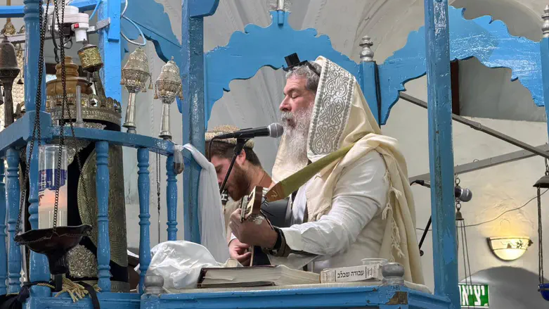"זאת חנוכה": הלל מרגש בבית הכנסת אבוהב