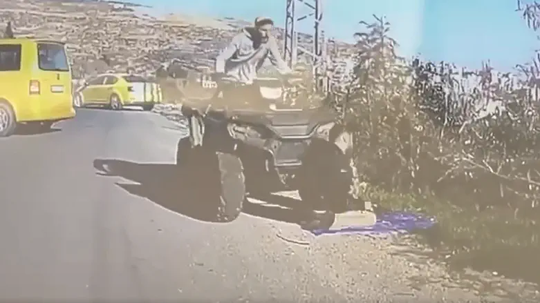 צה"ל הדיח חייל מילואים שירה ודרס פלסטיני