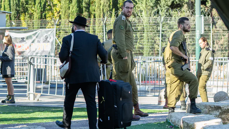 Rabbis and bereaved families back haredi draft law