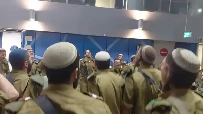 Yeshiva students walk out of tribute over women's singing
