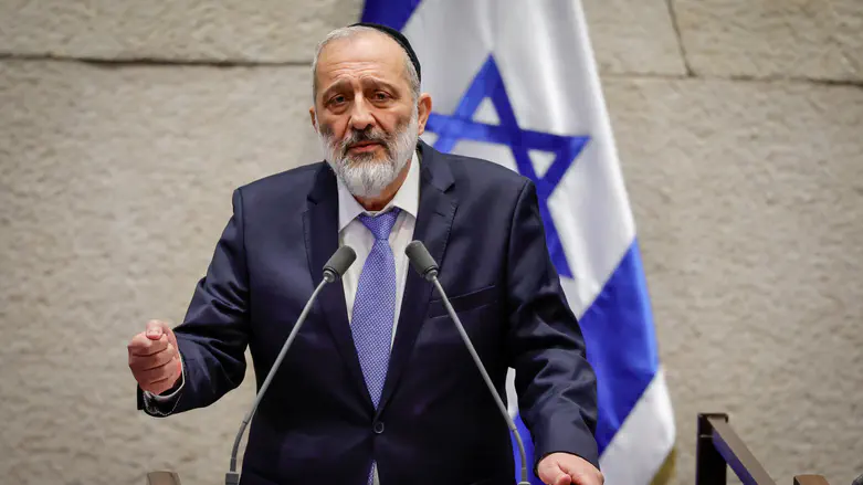 דרמה במליאה | פיזור הכנסת יידחה בגלל אריה דרעי?