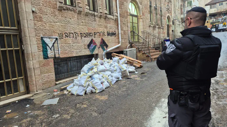 Jerusalem: Palestinian Authority flags removed