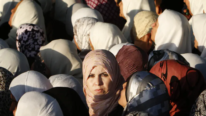 The courage of Iranians and the cowardice of Westerners