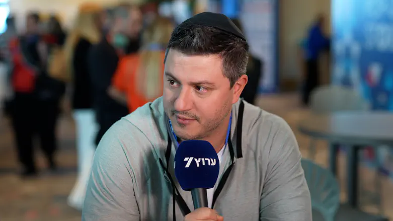 Humor, truth, and fighting antisemitism: Arutz Sheva speaks with Ami Kozak