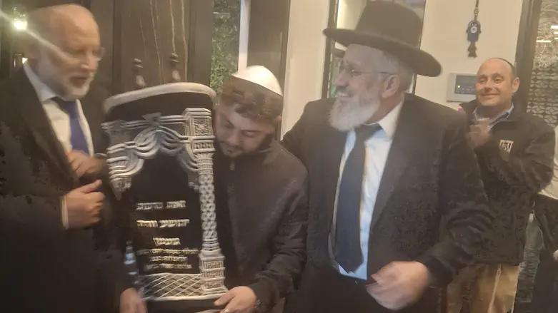 צילום: באדיבות המצלם ספר תורה לזכות אלמוג ג'אן שחזר מהשבי