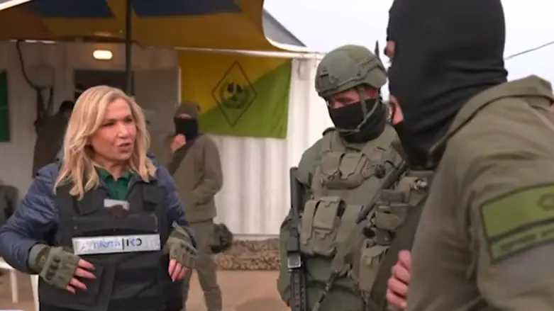 המלחמה בעזה: אילה חסון הצטרפה ללוחמים בשטח
