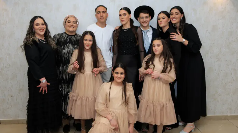 10 kids watched their father die at Shabbat table. Now they need your help