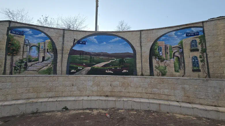 נופים, סמלים וחלומות: כך בחרה תנועת עזרא להנציח את בוגרי הסניף שנפלו