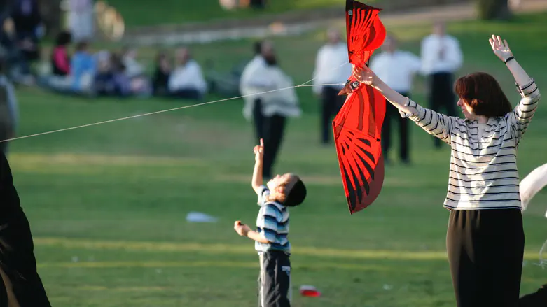 New Shoresh Institution study: Gaps in haredi lifestyles between periphery and center