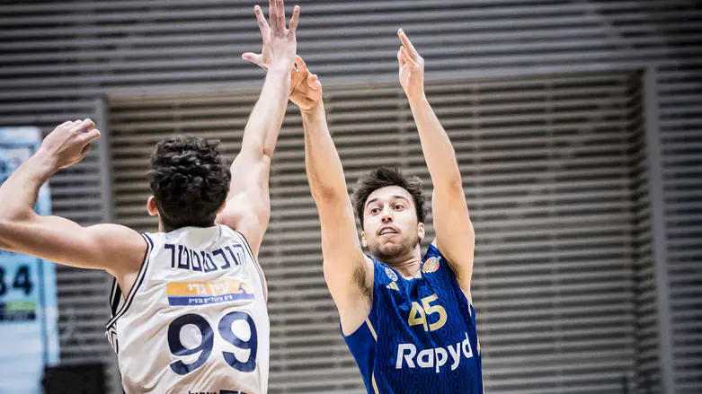 מכבי תל אביב העפילה לחצי גמר גביע המדינה