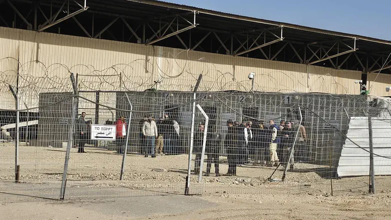 ISA Director: Rafah crossing using 'Palestine' stamp despite PMO denial