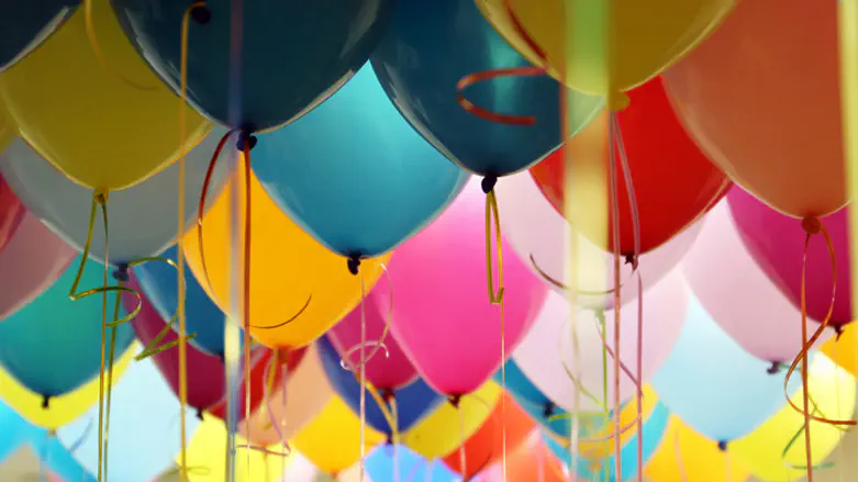 istock מעשה בחמישה בלונים - הסיפור האמיתי