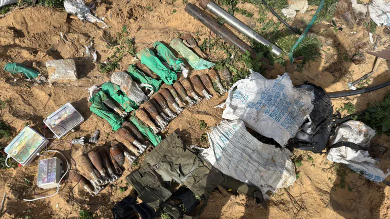 צילום: דובר צה"ל 110 mortar shells found in UNRWA bags