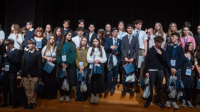 50 חמישים בני נוער בחידון התנ"ך של אירופה